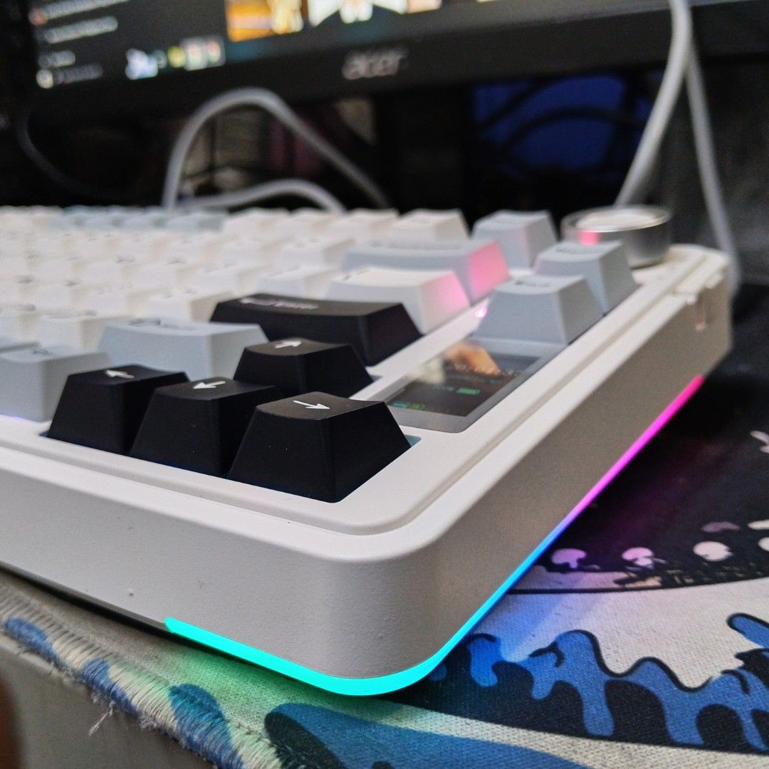 AULA 75 Gasket Mount Mechanical Keyboard (Category: Computer Keyboard) located in Caloocan City. Submitted by coolgem_3f10a0 (Listing ID 1462402311, Image 3). Description: - White 75% layout mechanical keyboard - Gasket mount for a softer typing feel - Customizable RGB backlighting - Convenient rotary knob - Includes USB receiver, keycap puller, and extra switches - Comes with original box and accessories - Ideal for both gaming and typing ✨ 75% 