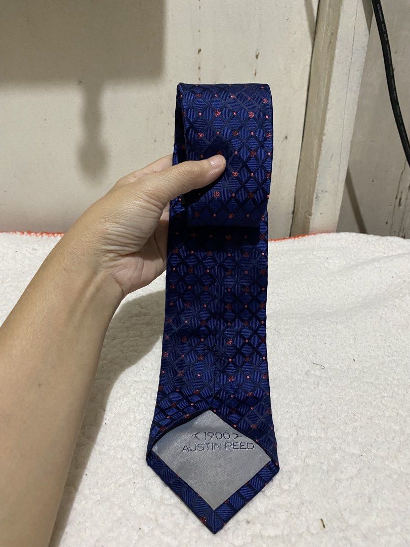 Austin Reed Blue Geometric Pattern Silk Tie (Category: Ties) located in Manila. Submitted by resi.diaz (Listing ID 1462364912, Image 3). Description: - Classic blue tie with a red geometric pattern - Brand: Austin Reed - Perfect for formal occasions or to elevate casual outfits.