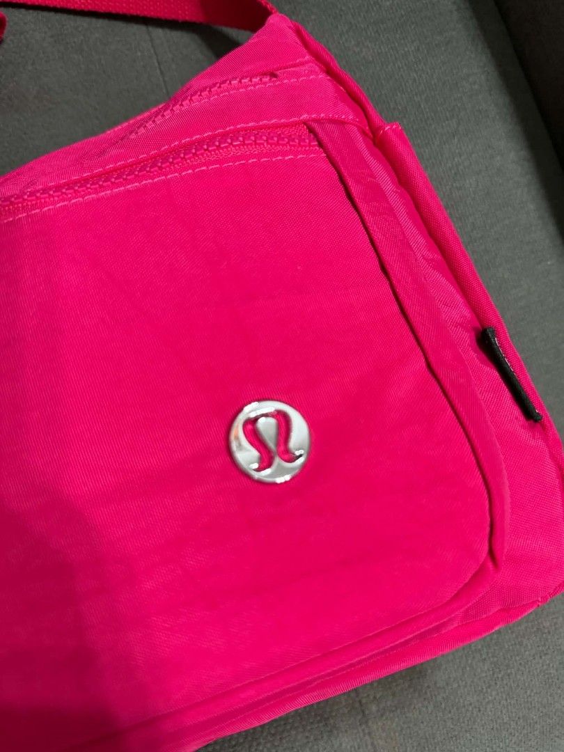 Authenric Lululemon (Category: Cross-body Bags) located in Quezon City. Submitted by luxxechic (Listing ID 1462375802, Image 3). Description: with etiketa adjustable steap like new no issue acrual photo posted mop: gcash.