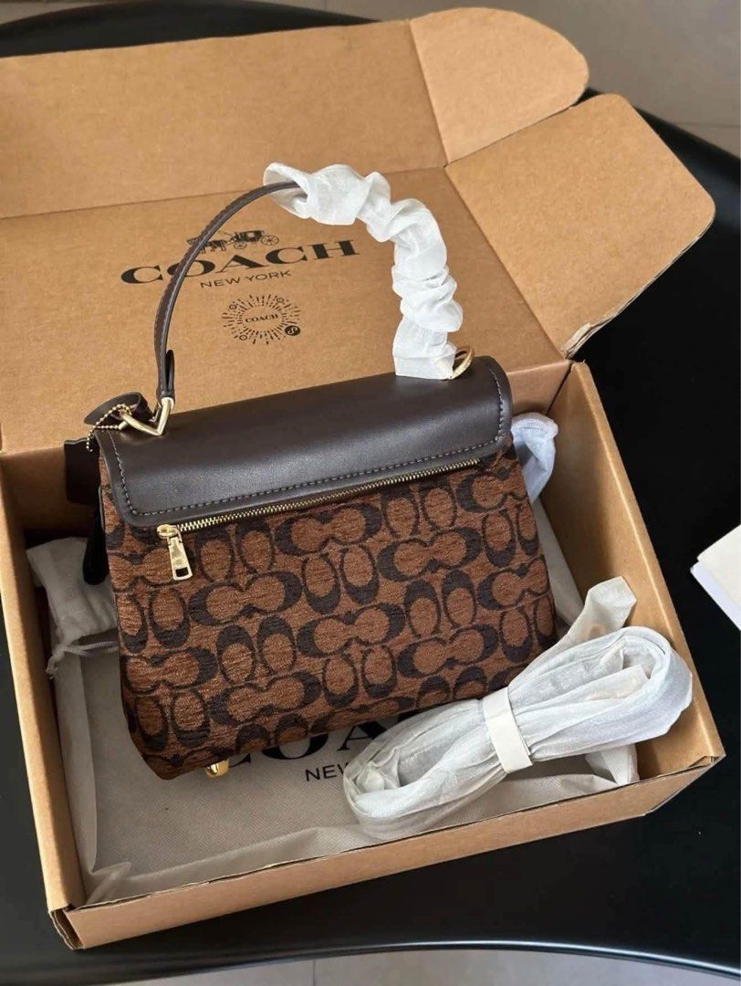 🇺🇸AUTHENTIC COACH BAG🇺🇸 (Category: Shoulder Bags) located in Manila. Submitted by rmcs.luxwatches (Listing ID 1462385221, Image 2). Description: .