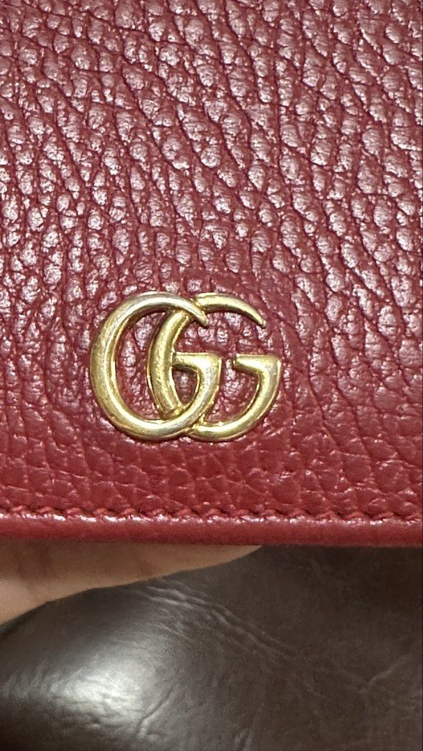 Authentic Gucci Compact Wallet (Category: Luxury Bags & Wallets) located in Las Pinas. Submitted by marshmallowmax (Listing ID 1462359045, Image 3). Description: Excellent used! Minimal signs of usage, no flaws.. With box, paperbag and dustbag.