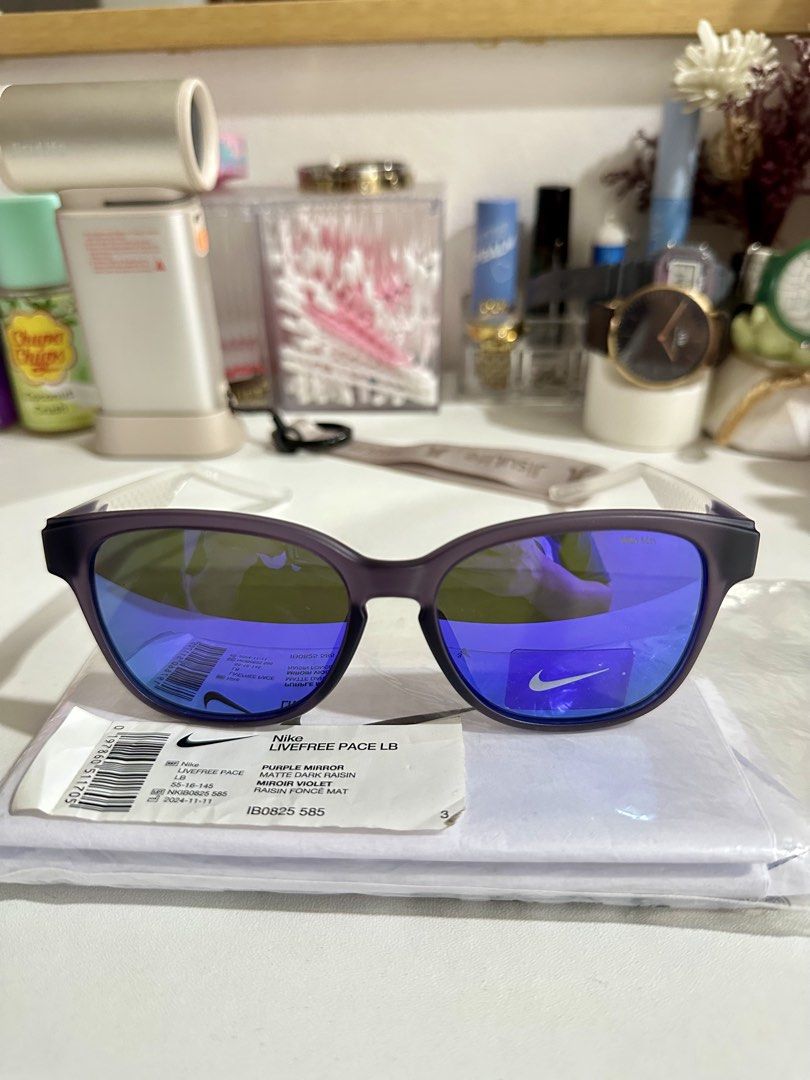 Authentic Nike Sunglasses (Category: Sunglasses & Eyewear) located in Quezon City. Submitted by nej_20 (Listing ID 1462304194, Image 1). Description: Original Sunglasses 💯 Brandnew 💯 Fixed Price ‼️ It comes in a ziplock bag with a leaflet included. What you see is what you get. 📍 Quezon City.
