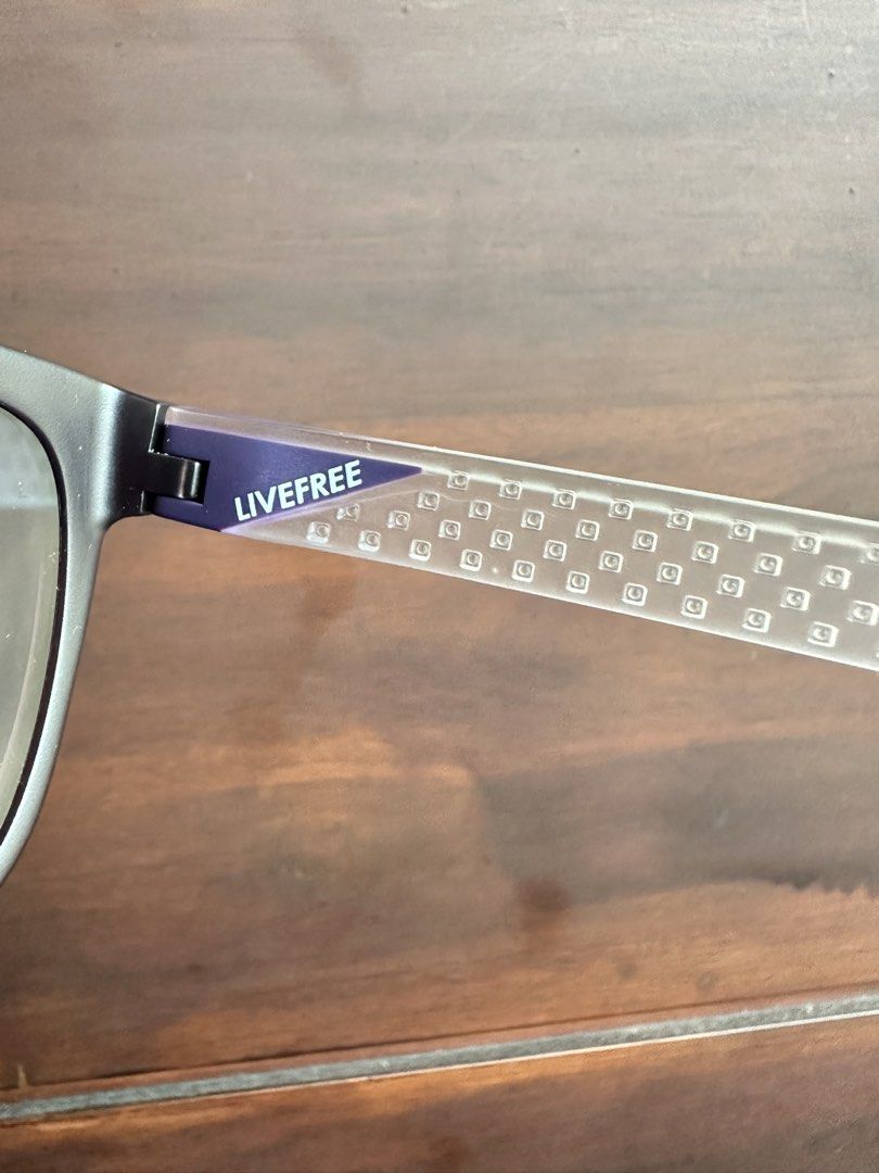 Authentic Nike Sunglasses (Category: Sunglasses & Eyewear) located in Quezon City. Submitted by nej_20 (Listing ID 1462304194, Image 2). Description: Original Sunglasses 💯 Brandnew 💯 Fixed Price ‼️ It comes in a ziplock bag with a leaflet included. What you see is what you get. 📍 Quezon City.