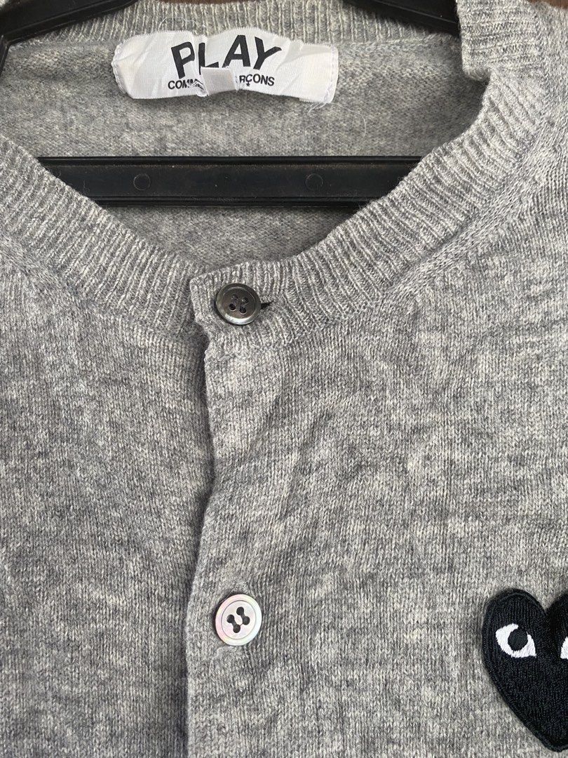 Authentic PLAY CDG (Category: Others Tops) located in Padada. Submitted by mericbanabana (Listing ID 1462266769, Image 3). Description: Authentic/legit cdg play moneybwck guaranted if proven fake. 5 digits yan sa retail 100% wool Buttons made in mother of pearl.