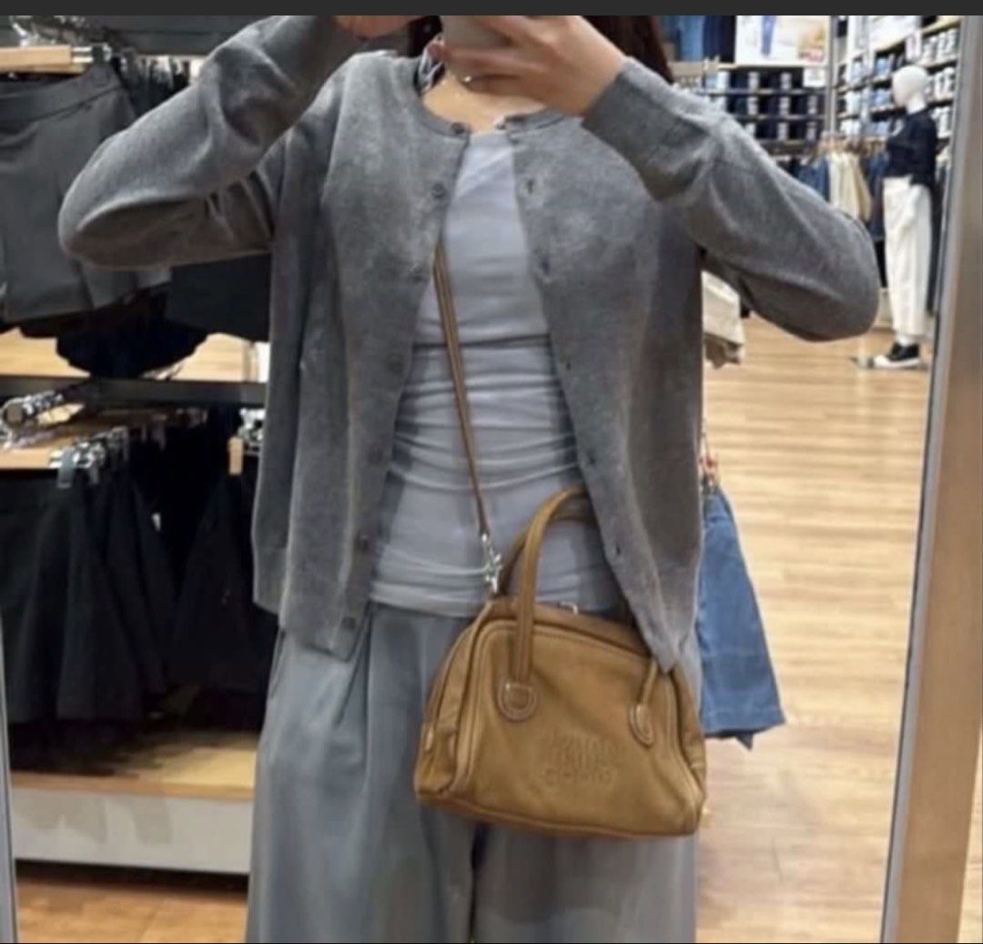 Authentic Uniqlo Grey Crew Neck Button Up Cardigan (Category: Coats, Jackets and Outerwear) located in Sariaya. Submitted by ja0111 (Listing ID 1462352718, Image 2). Description: - Uniqlo Grey Crew Neck Cardigan - Never been used Gray cardigan size small - Bought at uniqlo store mismo Not my style pala.