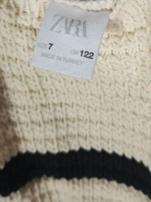 Authentic Zara Dress Kids (Category: Babies & Kids Fashion) located in Taguig. Submitted by owlthrifty (Listing ID 1445398276, Image 2). Description: Size 7 Good as new ✔️💯 In excellent condition✔️💯.