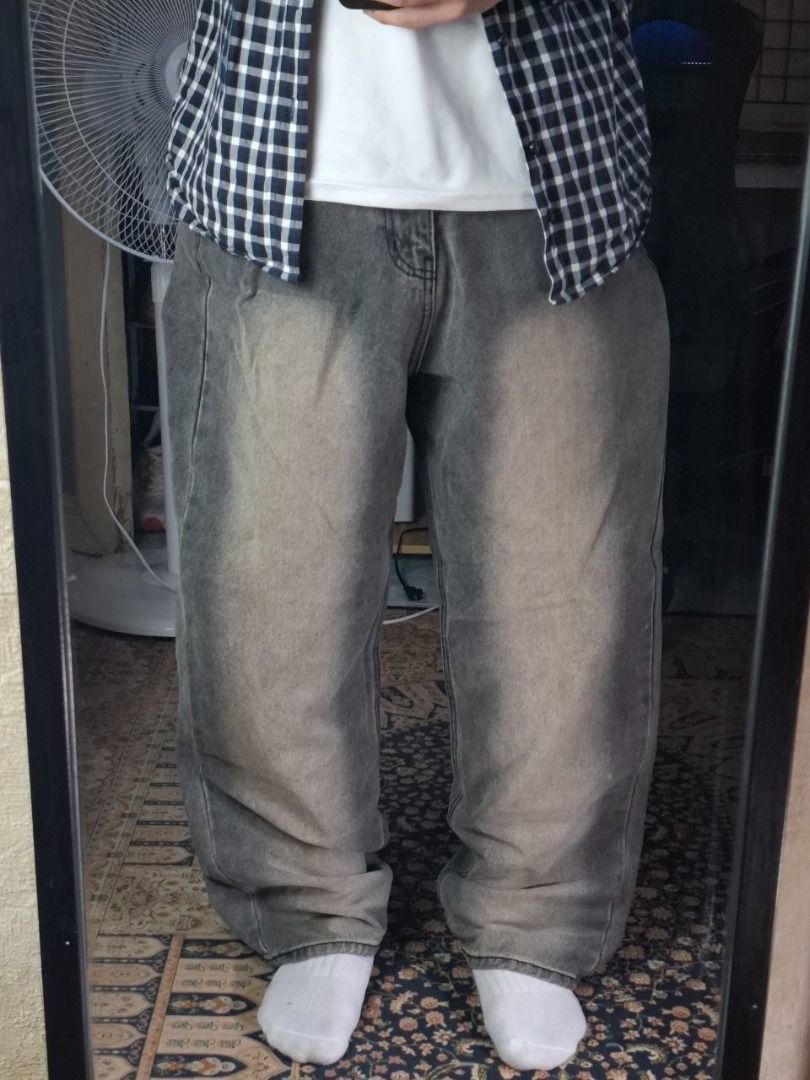 AVAN Grey Wash Baggy Denim Jeans (Category: Jeans) located in Cagayan de Oro. Submitted by prudentials.ph (Listing ID 1462267302, Image 1). Description: MUDWASHED BAGGY JEANS Size: 28 lenght: 41 thigh: 12.5 leg opening: 8.5 (M) mine 250+SF model's height: 5'7 model's size: 30 DM @prudentials.ph on Instagram for more inquiries!.