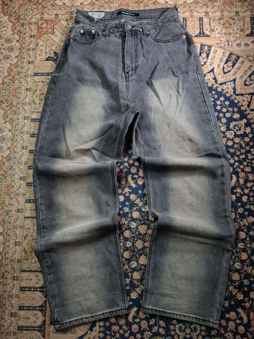 AVAN Grey Wash Baggy Denim Jeans (Category: Jeans) located in Cagayan de Oro. Submitted by prudentials.ph (Listing ID 1462267302, Image 2). Description: MUDWASHED BAGGY JEANS Size: 28 lenght: 41 thigh: 12.5 leg opening: 8.5 (M) mine 250+SF model's height: 5'7 model's size: 30 DM @prudentials.ph on Instagram for more inquiries!.