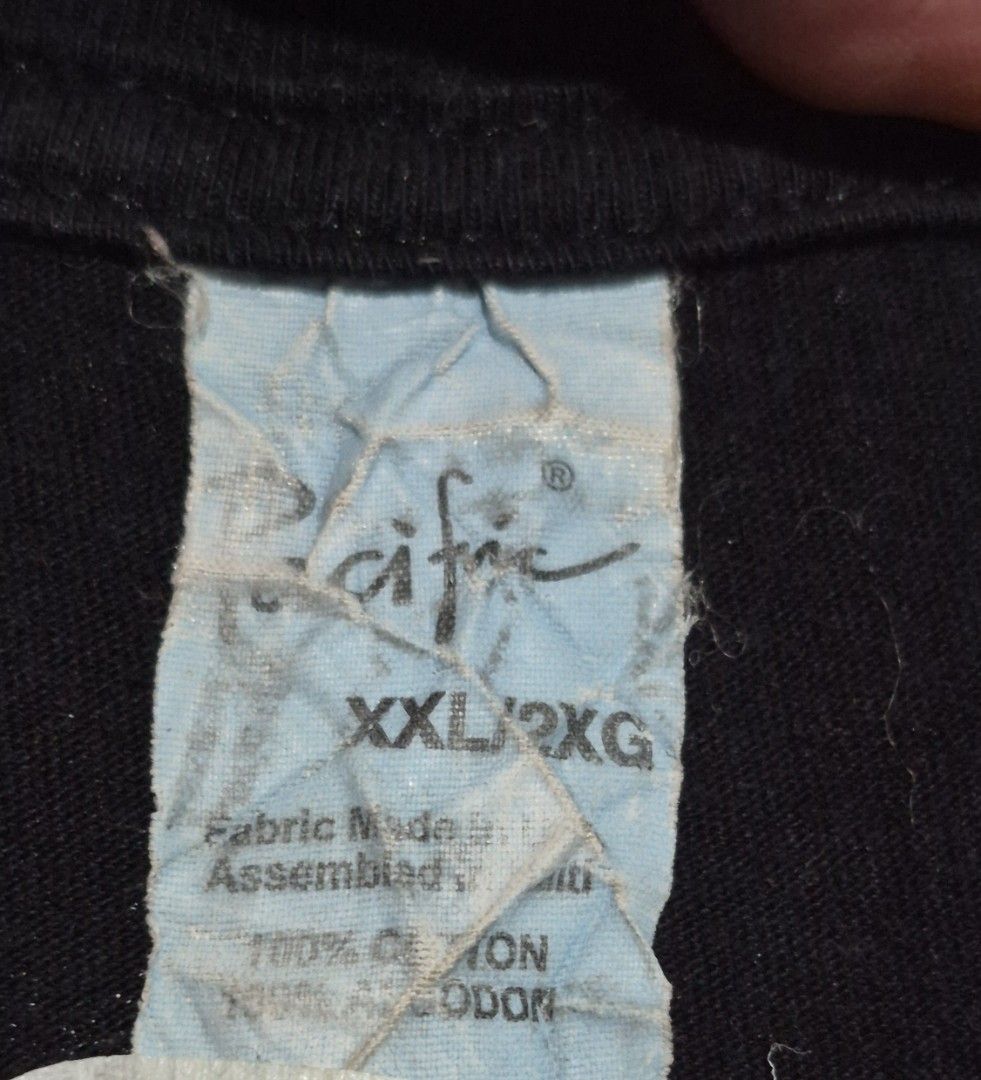 Avenge SevenFold Shirt (Category: Activewear) located in Noveleta. Submitted by nep21 (Listing ID 1462263351, Image 2). Description: Avenge Sevenfold Shirt Size XXL Very good condition. 1 pinhole 1,000 pesos shipped J&T Noveleta,Cavite locarion.