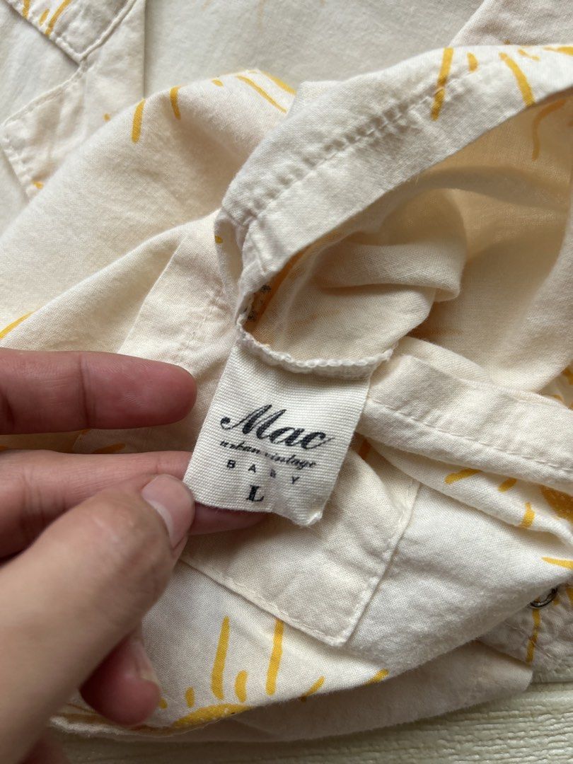 baby romper 2-3T (Category: Babies & Kids Fashion) located in Cebu City. Submitted by yjainani (Listing ID 1462351535, Image 3). Description: cream short-sleeve baby romper featuring an all-over yellow sun print and front patch pockets.