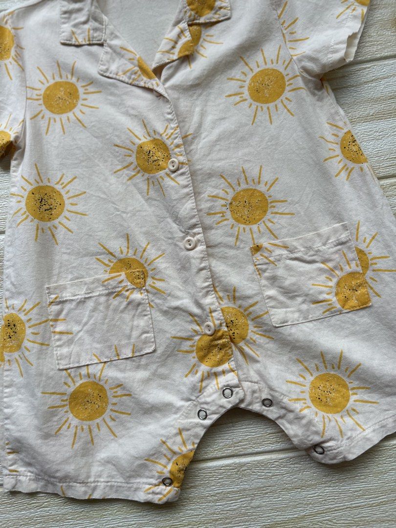 baby romper 2-3T (Category: Babies & Kids Fashion) located in Cebu City. Submitted by yjainani (Listing ID 1462351535, Image 2). Description: cream short-sleeve baby romper featuring an all-over yellow sun print and front patch pockets.
