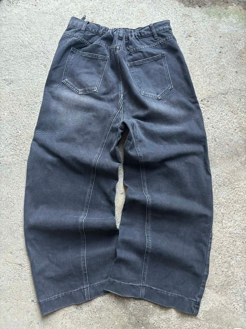Baggy Black Wash Denim (Category: Jeans) located in Manila. Submitted by dr3wzxy_606 (Listing ID 1462392550, Image 2). Description: .