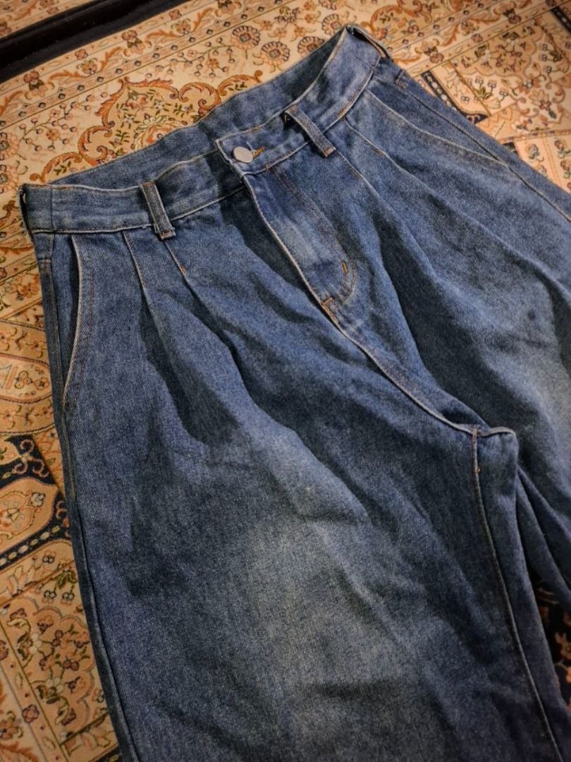 Baggy Wide Leg Denim Jeans (Category: Jeans) located in Cagayan de Oro. Submitted by prudentials.ph (Listing ID 1462266933, Image 3). Description: BLUE BAGGY DENIM JEANS Size: 30 lenght: 43 thigh: 13 leg opening: 10 (M) mine 250+SF model's height: 5'7 model's size: 30 DM @prudentials.ph on Instagram for more inquiries!.