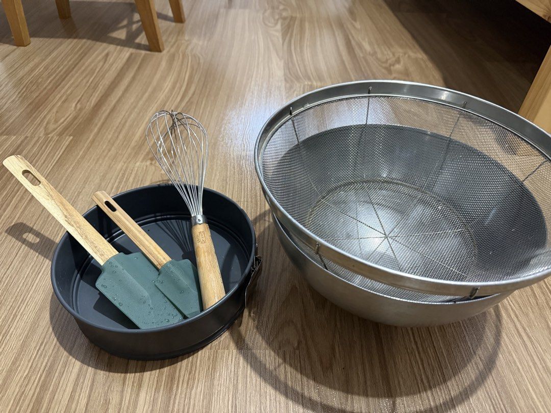 Baking Utensils: Cake Pan, Spatulas, Whisk, and Strainer (Category: Cookware & Accessories) located in Makati City. Submitted by truestone_a588f7 (Listing ID 1462361811, Image 1). Description: - Complete baking tool set - Includes: round cake pan, 2 silicone spatulas with wooden handles, metal whisk, and a large metal strainer - Ideal for all your baking projects - Note: Some water droplets visible on spatulas and cake pan.