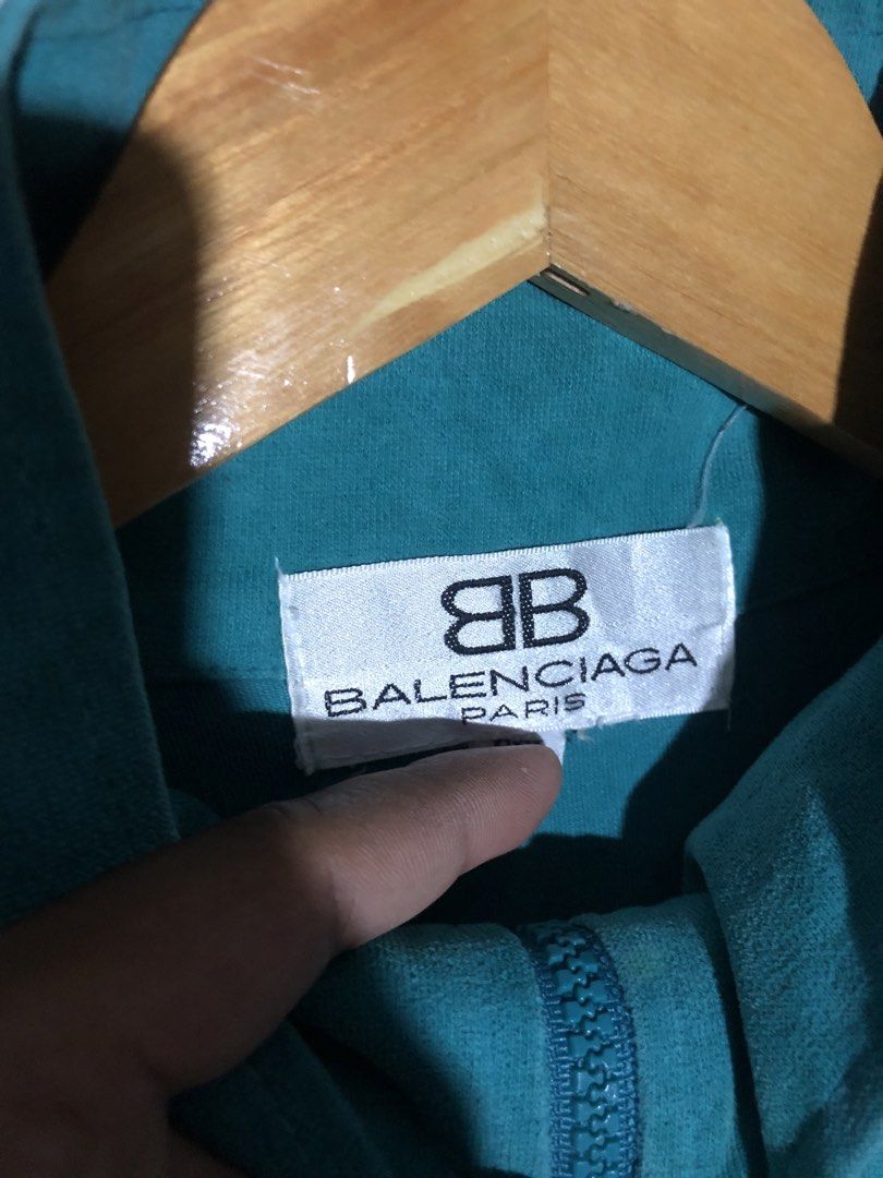 Balenciaga (Category: Coats, Jackets and Outerwear) located in Ormoc. Submitted by lunzagalan01366 (Listing ID 1462395373, Image 3). Description: Balenciaga VeryGood condition Fits L to Xl FreshFromBale NeedWash Issue nasa pic nasa taas kunti sa ribbings.