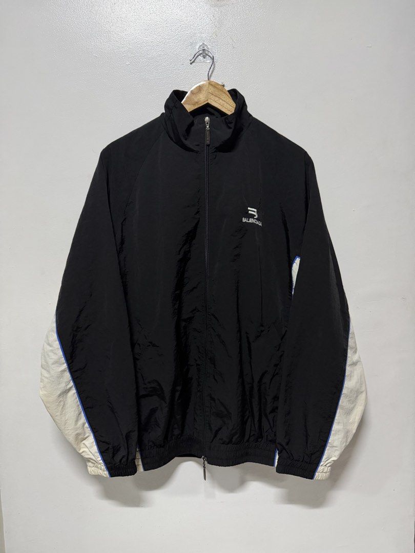 BALENCIAGA JACKET (Category: Coats, Jackets and Outerwear) located in Manila. Submitted by xmollyx (Listing ID 1462379449, Image 1). Description: 26/28 GOOD CONDITION COLOR RATE 9/10 STAIN.