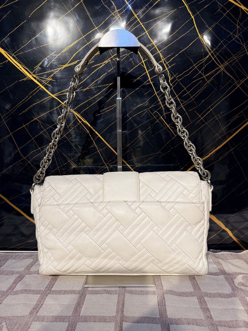 Balenciaga Shoulder Bag (Category: Luxury Bags & Wallets) located in Santiago. Submitted by twicebutnice03 (Listing ID 1462305841, Image 3). Description: Authetic Balenciaga bag Shoulder bag or Kili Kili Bag Still Good Condition vintage .