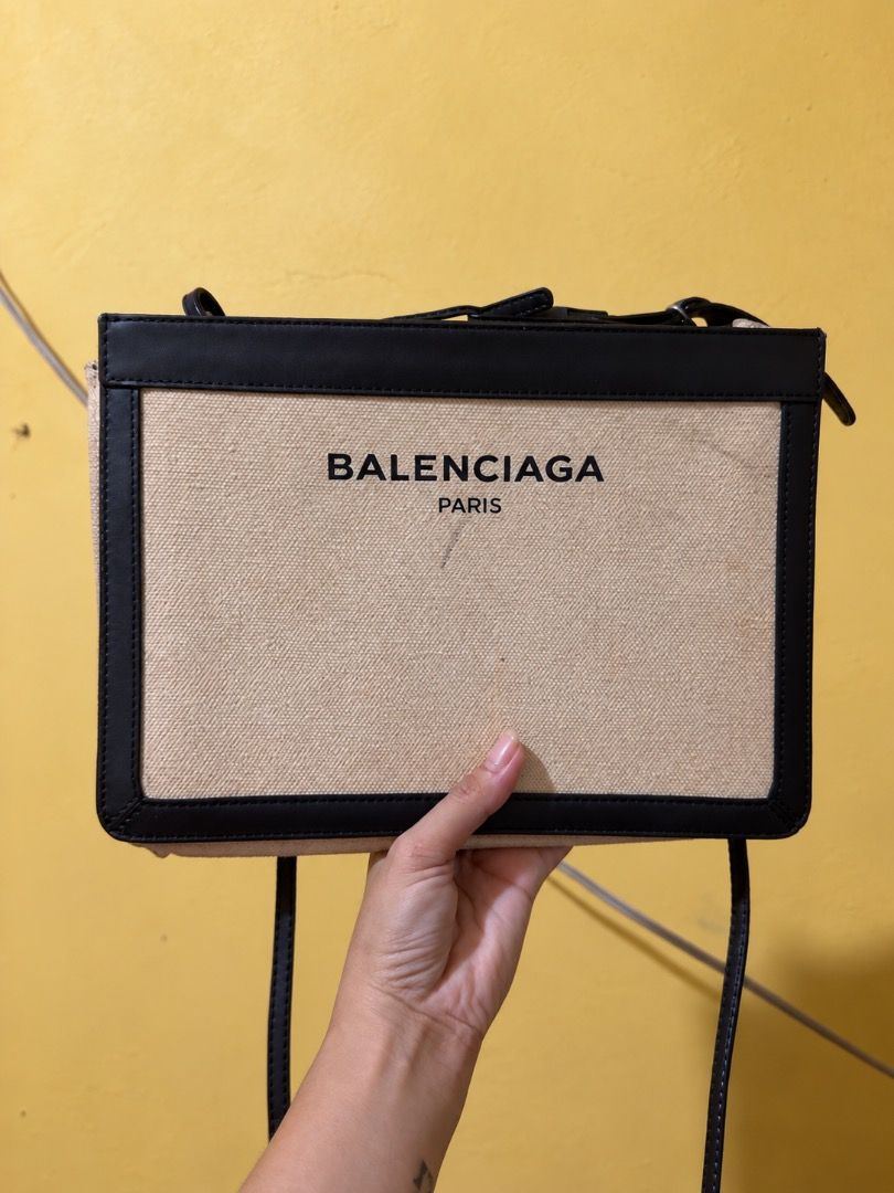Balenciaga vintage (Category: Luxury Bags & Wallets) located in Claveria. Submitted by luxurybags.67 (Listing ID 1462335413, Image 1). Description: Bb underzip Coded Free sf.