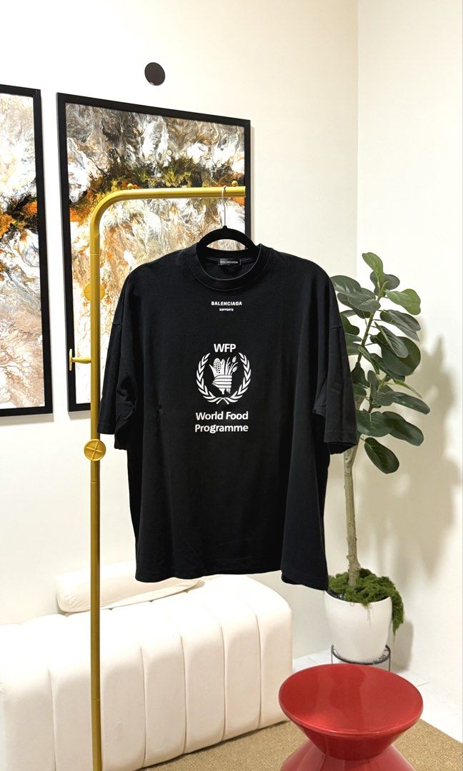 Balenciaga WFP (Category: Luxury Apparel) located in Rodriguez. Submitted by mighty_kiko13 (Listing ID 1462088131, Image 3). Description: - Balenciaga WFP - used twice or thrice - W 66cm x L 70cm - 1499 + sf.