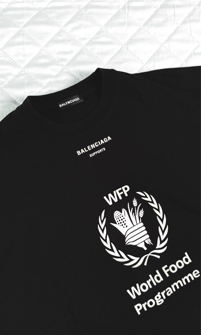Balenciaga WFP (Category: Luxury Apparel) located in Rodriguez. Submitted by mighty_kiko13 (Listing ID 1462088131, Image 1). Description: - Balenciaga WFP - used twice or thrice - W 66cm x L 70cm - 1499 + sf.