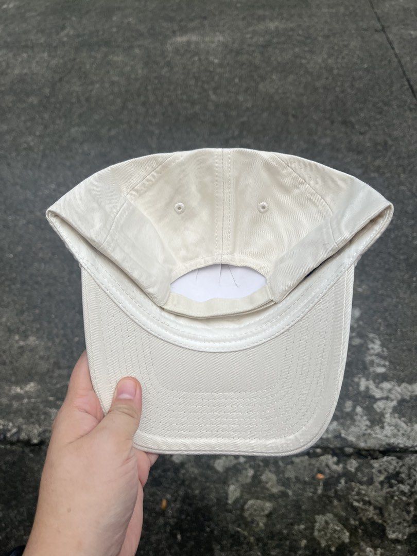 Balenciage Off white (Category: Caps & Hats) located in Manila. Submitted by mavixcollection (Listing ID 1462301671, Image 2). Description: AVAILABLE ❗️Brand New Item :Balenciaga off white SALE Price❗️ : ₱850 add 100 for shipping and handling via J&T Before : ₱1,400 ❌ Size: OSFA / Adjustable Bnew - never worn Swipe for more details➡️ Color may vary due to lighting 💡 NO COD ❎ Payment : Gotyme & Gcash 💳 No refunds, No return, No exchange ❎ Secure