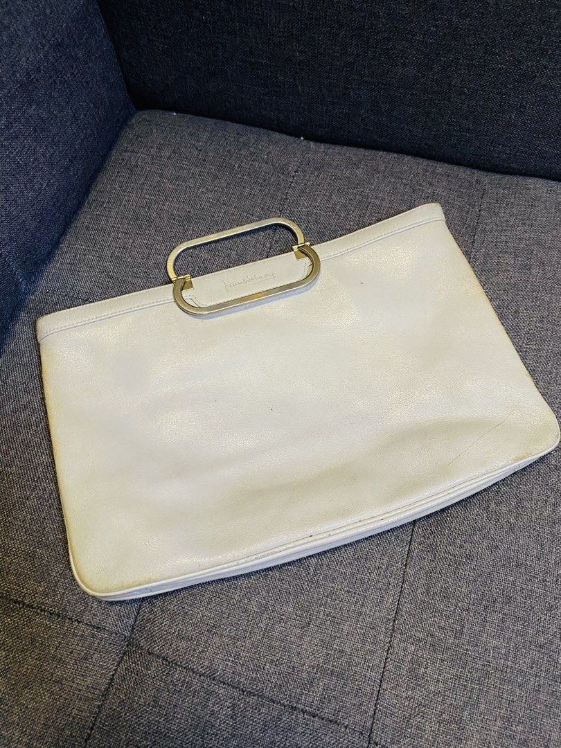 Balmain clutch (Category: Belt bags, Clutches and Pouches) located in Caloocan City. Submitted by luxurymurayta888 (Listing ID 1462426242, Image 1). Description: no issue.