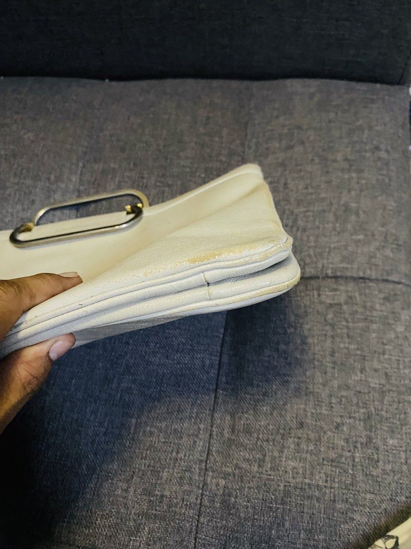 Balmain clutch (Category: Belt bags, Clutches and Pouches) located in Caloocan City. Submitted by luxurymurayta888 (Listing ID 1462426242, Image 2). Description: no issue.