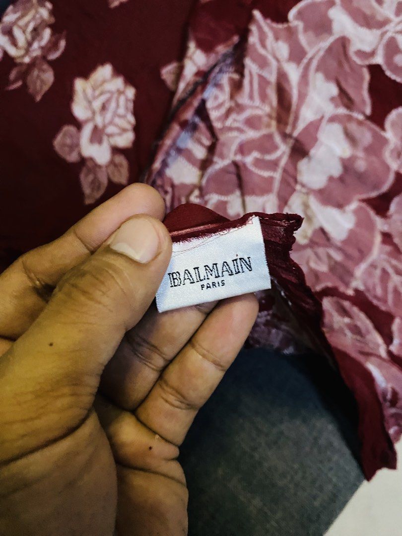 Balmain shawl silk (Category: Luxury Accessories) located in Caloocan City. Submitted by luxurymurayta888 (Listing ID 1462424625, Image 2). Description: no issue.