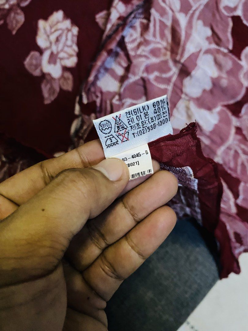 Balmain shawl silk (Category: Luxury Accessories) located in Caloocan City. Submitted by luxurymurayta888 (Listing ID 1462424625, Image 3). Description: no issue.