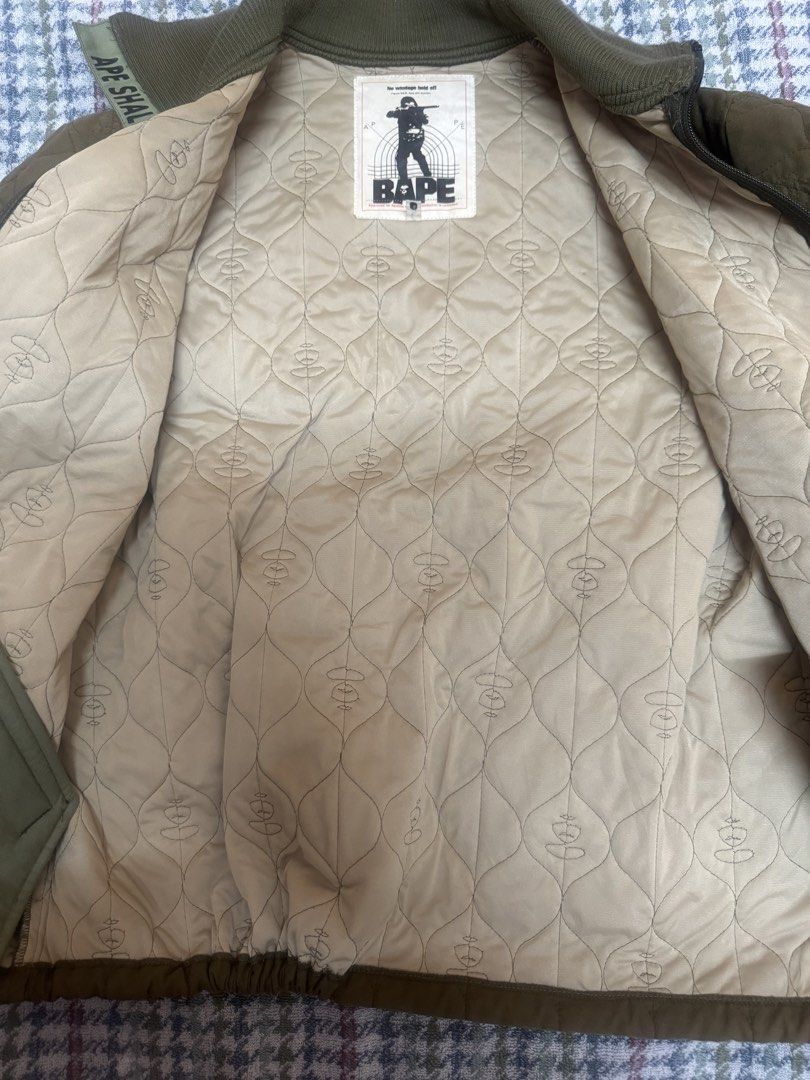 Bape Jacket (Category: Coats, Jackets and Outerwear) located in Bukit Mertajam. Submitted by edagnihlaba (Listing ID 1462394957, Image 3). Description: Clear wardrobe Offer up Rare quilted bape jacket Made in Japan Size M Condition 9/10 Recommended size S/M Ukuran to be updated Nego till let go.