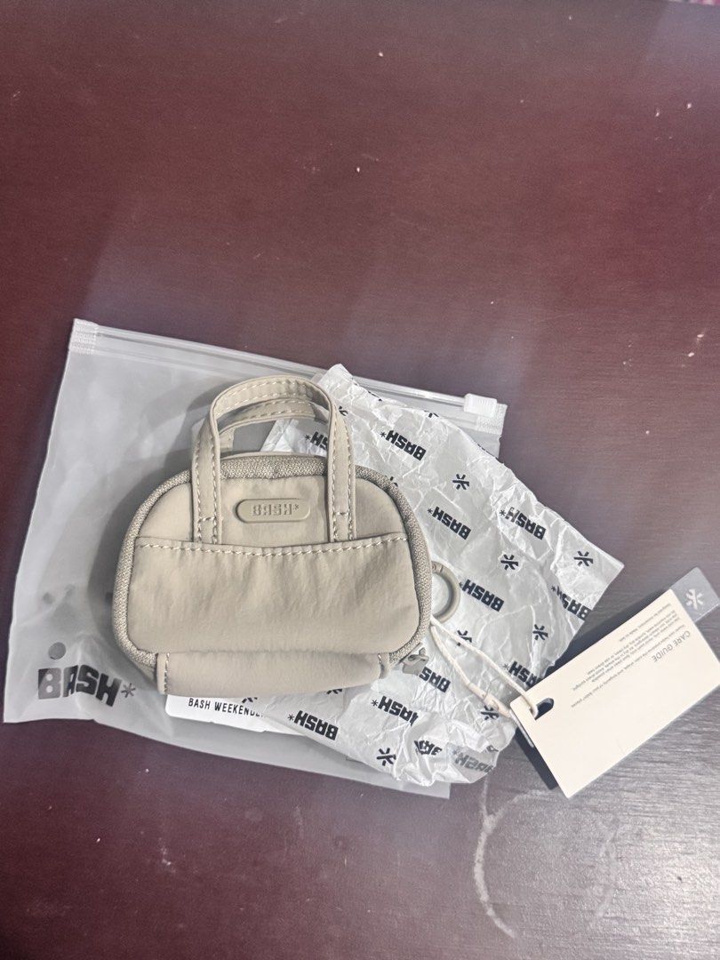 Bash Manila Weekender Charm (Dune) (Category: Wallets & Card holders) located in Marikina City. Submitted by skincaremnlatbp (Listing ID 1462351760, Image 2). Description: Limited edition freebie No price posted Highest offer for this.
