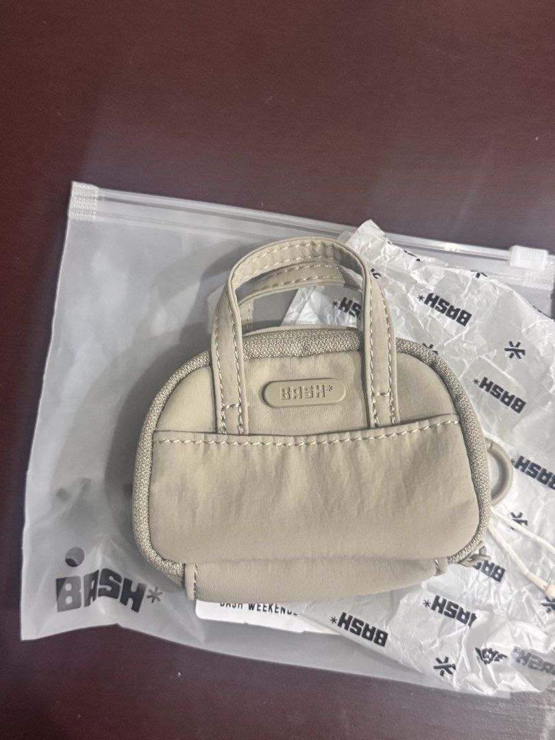 Bash Manila Weekender Charm (Dune) (Category: Wallets & Card holders) located in Marikina City. Submitted by skincaremnlatbp (Listing ID 1462351760, Image 1). Description: Limited edition freebie No price posted Highest offer for this.