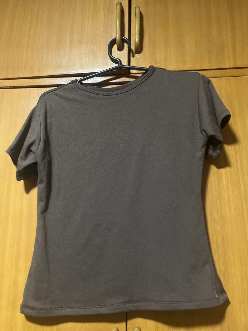 Basic Brown Short Sleeve T-Shirt (Category: Shirts) located in Pasig City. Submitted by zebteashoppe01 (Listing ID 1462369129, Image 1). Description: - Classic brown t-shirt - Short sleeves - Crew neck - Ideal for everyday wear - Versatile and easy to pair with any outfit - A wardrobe essential Xsmall to small slim fit .
