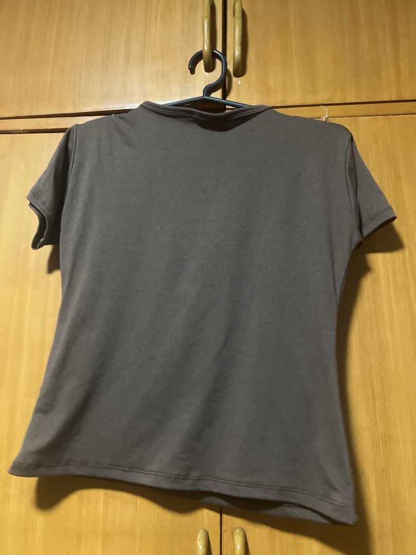Basic Brown Short Sleeve T-Shirt (Category: Shirts) located in Pasig City. Submitted by zebteashoppe01 (Listing ID 1462369129, Image 2). Description: - Classic brown t-shirt - Short sleeves - Crew neck - Ideal for everyday wear - Versatile and easy to pair with any outfit - A wardrobe essential Xsmall to small slim fit .