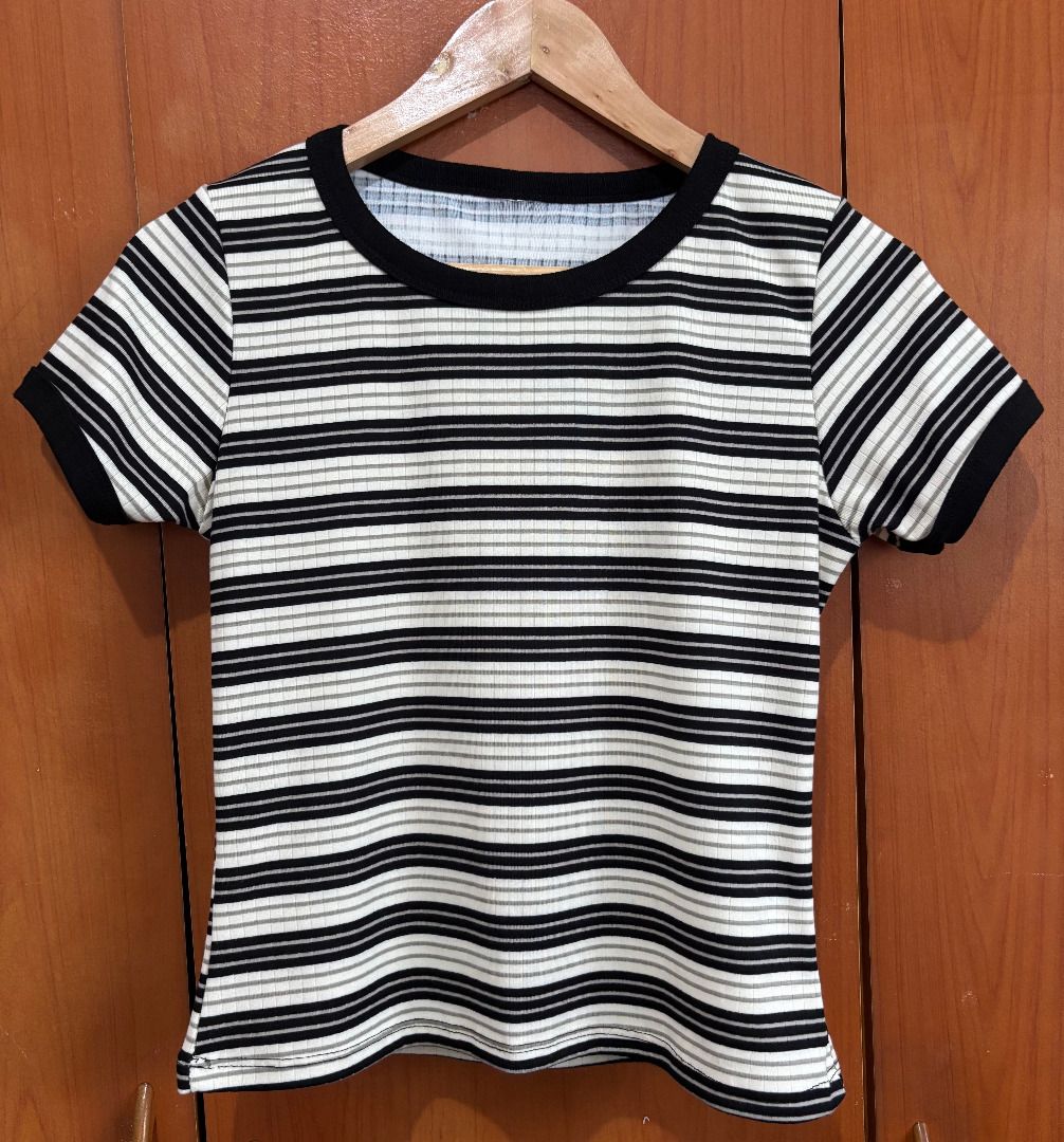 ‼️PAYDAY SALE‼️ Basic Striped Soft Cloud Crew Neck Ringer Tee (Black and Cream) - Small to Medium (Category: Others Tops) located in Rizal. Submitted by loveyumiii (Listing ID 1462418946, Image 2). Description: ✨Buy 3 or more items and get a random shirt for free!!✨ FLAT LAY MEASUREMENTS Shoulders: 13 inches Bust: 16 inches Waist: 15 inches Length: 19.5 inches SIZE: Small to Medium COLOR: Black and cream PRINT: Horizontal stripes MATERIAL: Ribbed
