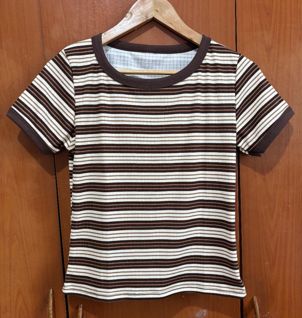 ‼️10.10. SALE‼️ Basic Striped Soft Cloud Crew Neck Ringer Tee (Brown and Cream) - Medium to Large (Category: Others Tops) located in Rizal. Submitted by loveyumiii (Listing ID 1462419248, Image 2). Description: ✨Buy 3 or more items and get a random shirt for free!!✨ FLAT LAY MEASUREMENTS Shoulders: 14 inches Bust: 17.5 inches Waist: 16.5 inches Length: 20.5 inches SIZE: Medium to Large COLOR: Brown and cream striped with solid dark brown trim PRI