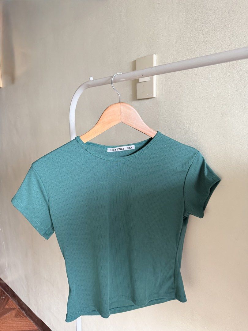 Basic Top (Category: Others Tops) located in Manila. Submitted by hirayawrites (Listing ID 1462400920, Image 2). Description: PAUBOS SALE! 🛍️🎀.