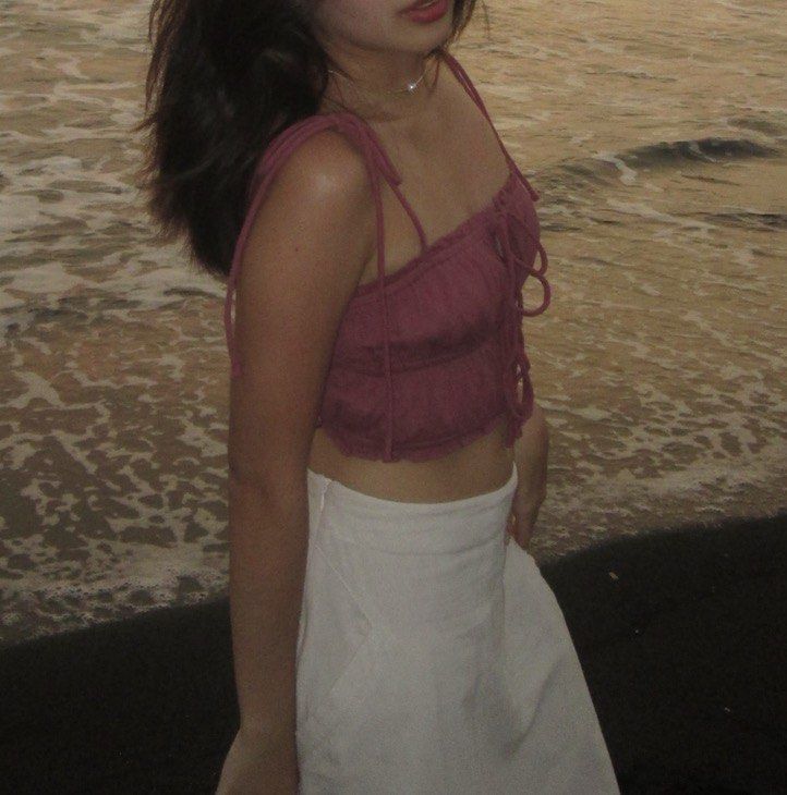 Beach burgundy top (Category: Sleeveless) located in Quezon City. Submitted by usercdam (Listing ID 1462279657, Image 2). Description: Beach top Crop top Burgundy Stretchable with tie Fits xs .