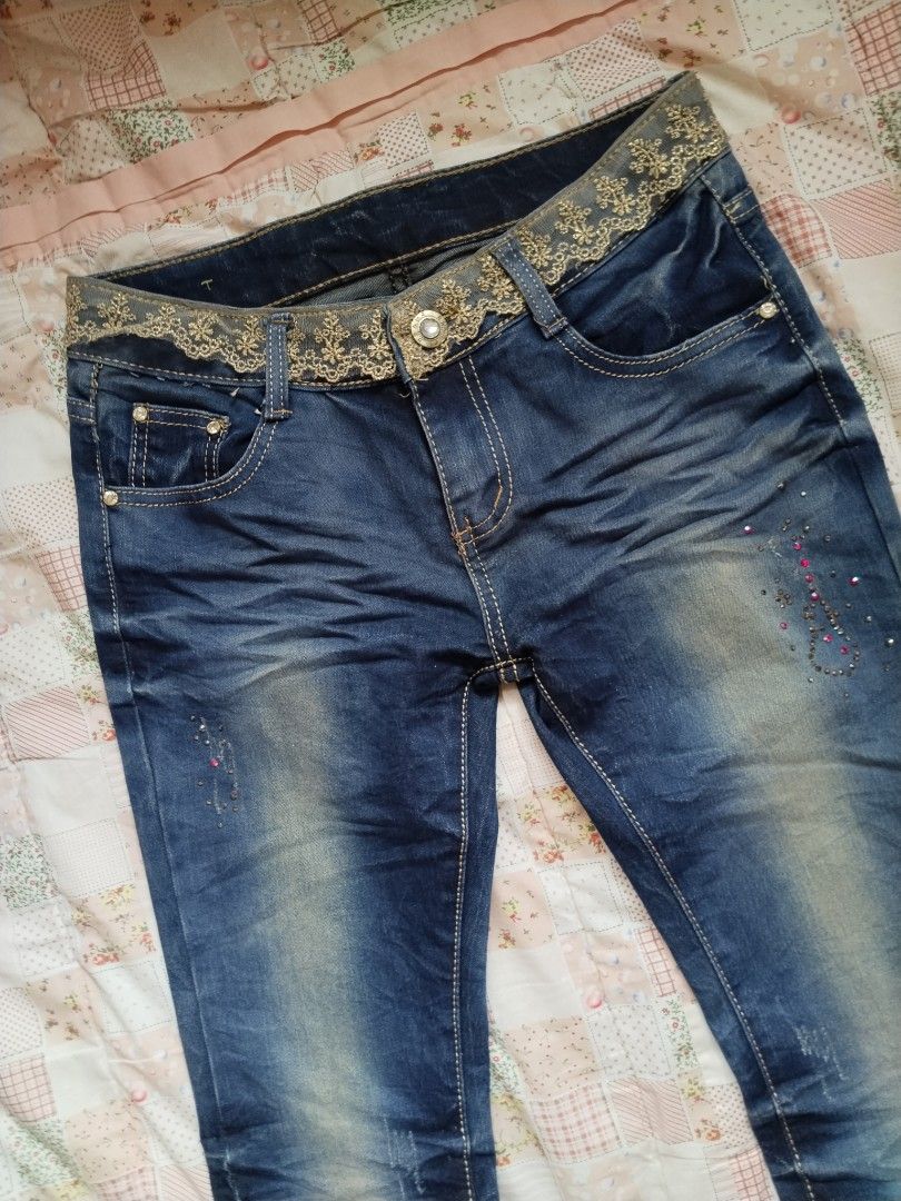 beaded jeans (Category: Jeans) located in Cebu City. Submitted by thrift_with_anjel (Listing ID 1462422457, Image 2). Description: ❀.ೃ࿔Jeans❀.ೃ࿔* 🌸Waist: 28-30 🌸Length: 38 🌷Mine: 120(AU).