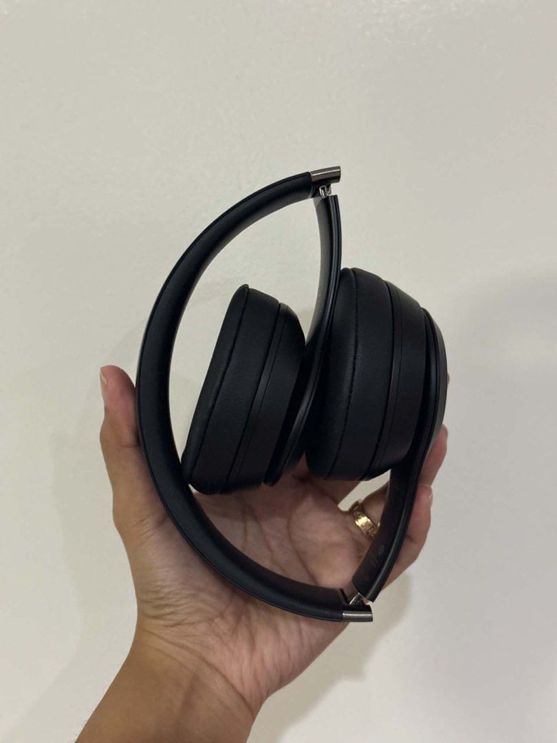 Beats Solo 4 Headphones Black (Category: Headphones & Headsets) located in Quezon City. Submitted by japanoink (Listing ID 1462390292, Image 2). Description: - Beats Solo 4 Headphones (Black) - Includes original packaging - Comes with carrying case - Includes audio cable - Includes charging cable - Folds for easy portability - Delivers great sound quality.