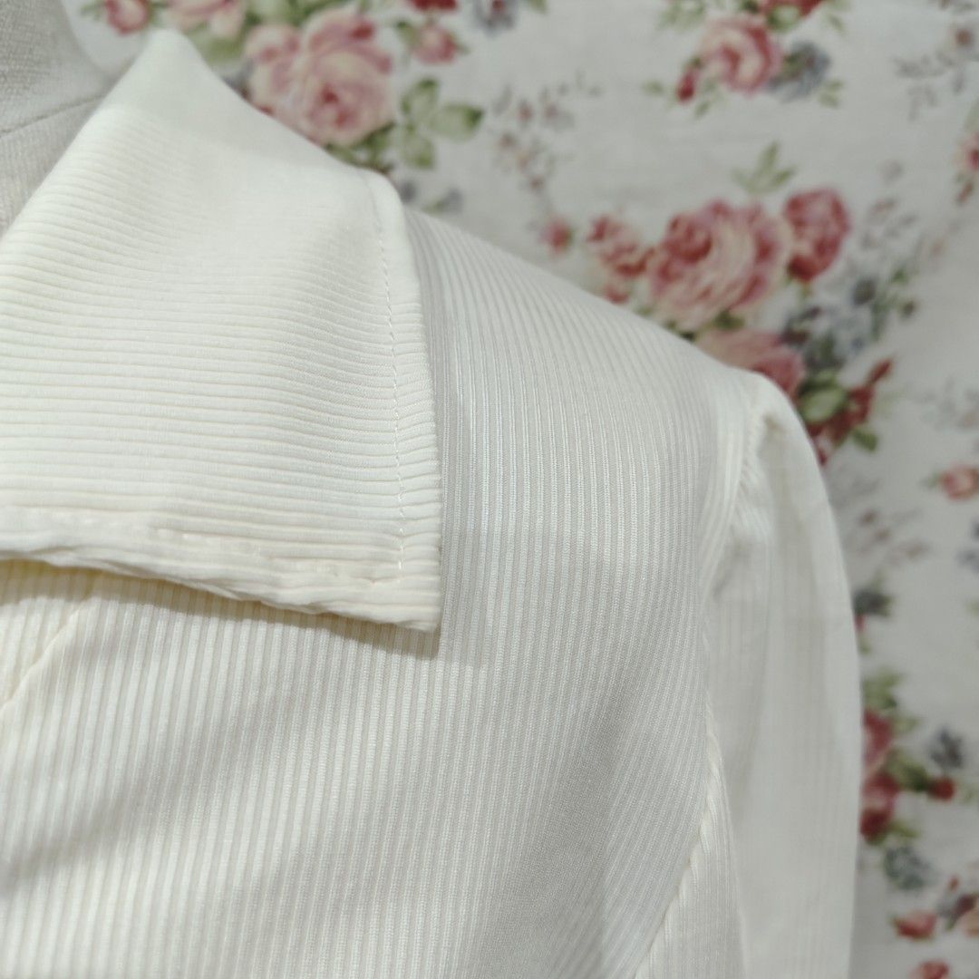Beige Korean Top (Category: Blouses) located in Cabanatuan. Submitted by curated_cozy (Listing ID 1462361396, Image 3). Description: Thrifted! Size: S-Semi L Bust: 30-38" Length: 49cm -Lightly Washed -Payment thru Gcash, Gotyme, MariBank -Shipping via J&T -Buyer shoulders Shipping Fee ‼️No Rush Order‼️ [SKU: KNT4-B1 ].