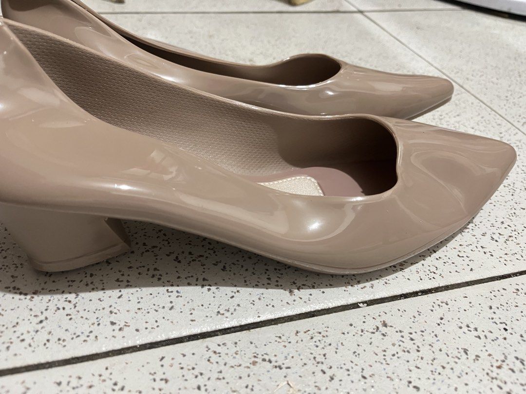 Beige Pointed Toe Block Heels (Category: Heels) located in Manila. Submitted by scythe.riego (Listing ID 1462367652, Image 2). Description: - Chic beige pointed toe heels - Trendy block heel for comfort - Glossy patent finish .