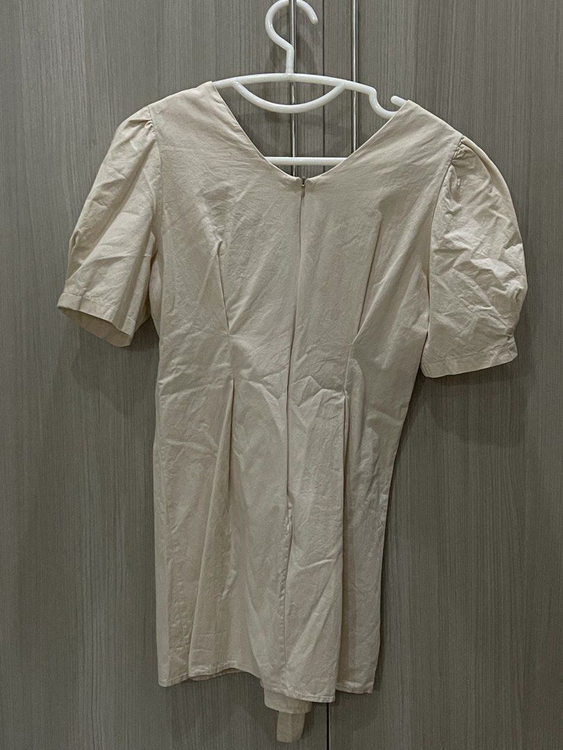 Beige Puff Sleeves Minidress (Category: Dresses) located in Manila. Submitted by shiezzels (Listing ID 1462409664, Image 2). Description: Cat Queen Beige Puff Sleeved Mini Dress Has a tie detail that can be tied in front or at the back. Best fit small to medium..