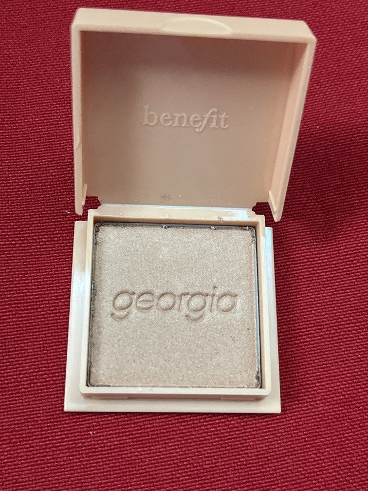BENEFIT GIORGIA BLUSH (Category: Makeup) located in Manila. Submitted by luxeclassyshop (Listing ID 1462264340, Image 3). Description: BENEFIT GIORGIA BLUSH Golden peach blush Mini No box part of the set 4g Original .