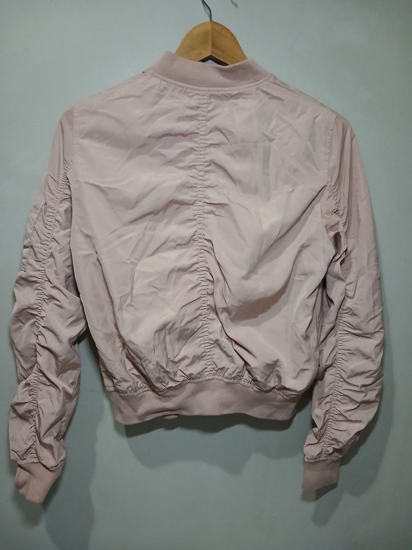 Bershka Pink Bomber Jacket (Category: Coats, Jackets and Outerwear) located in Pasig City. Submitted by carmelaelizalde (Listing ID 1462421888, Image 2). Description: - Size: Medium (M) - Functional front pockets - Zip pocket on the sleeve - Ribbed cuffs and hem.