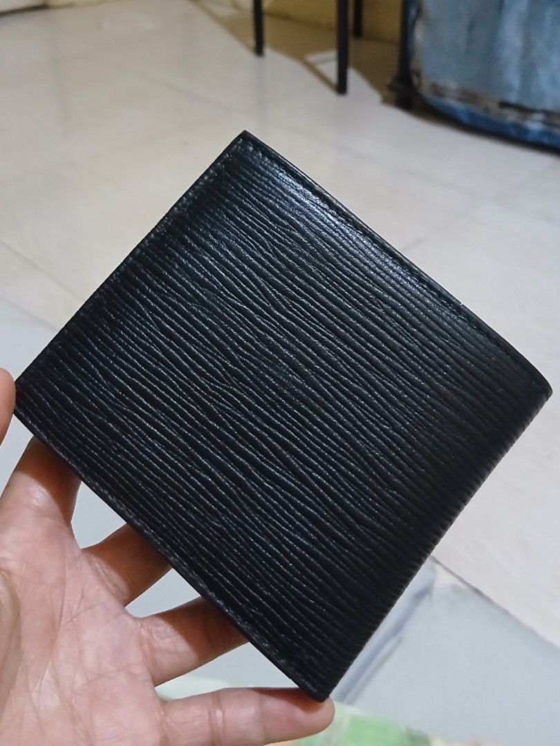 BIFOLD SHORT WALLET LEATHER (Category: Wallets & Card holders) located in Bulacan. Submitted by assorted.items (Listing ID 1462371773, Image 1). Description: BIFOLD WALLET LEATHER 550php each 10 pcs available open for take all PERFECT FOR GIFT LIKE NEW.