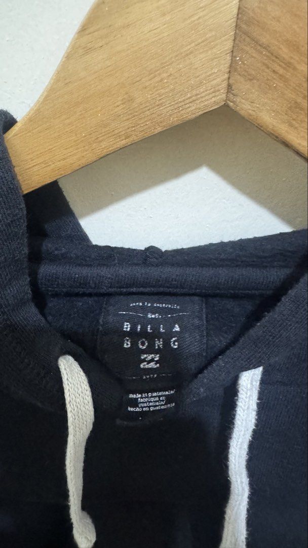 Billabong (Category: Coats, Jackets and Outerwear) located in Makati City. Submitted by renkill (Listing ID 1462300515, Image 3). Description: Large 21x25.5 Excellent condition .