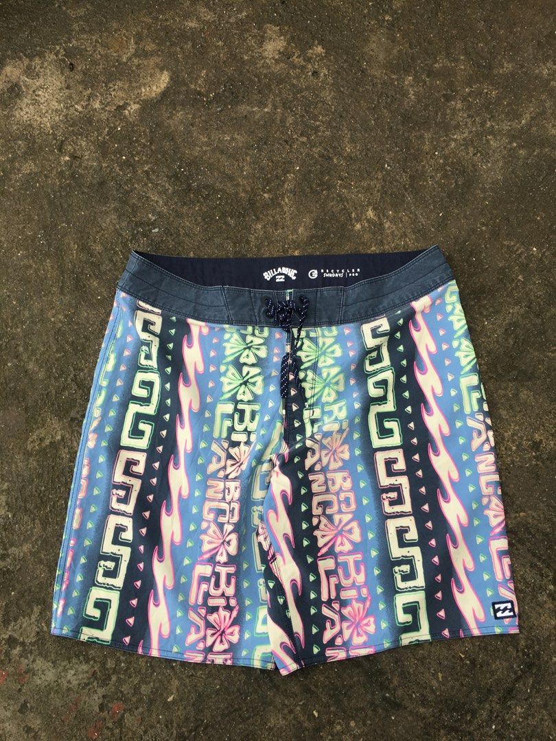 Billabong Surf Short (Category: Activewear) located in Calapan. Submitted by thrift_ni_forts (Listing ID 1462275527, Image 1). Description: 34 Waistline 18 Length 13 Thigh 11 Hem 9/10 Color Rate Minimal Fade Good Condition.