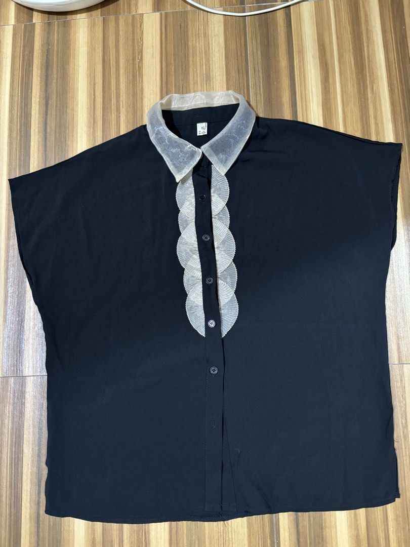 black button down with detail (Category: Blouses) located in Paranaque City. Submitted by frantootsky (Listing ID 1462349939, Image 1). Description: nice black top with organza collar and design infront.