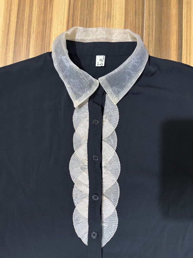 black button down with detail (Category: Blouses) located in Paranaque City. Submitted by frantootsky (Listing ID 1462349939, Image 2). Description: nice black top with organza collar and design infront.